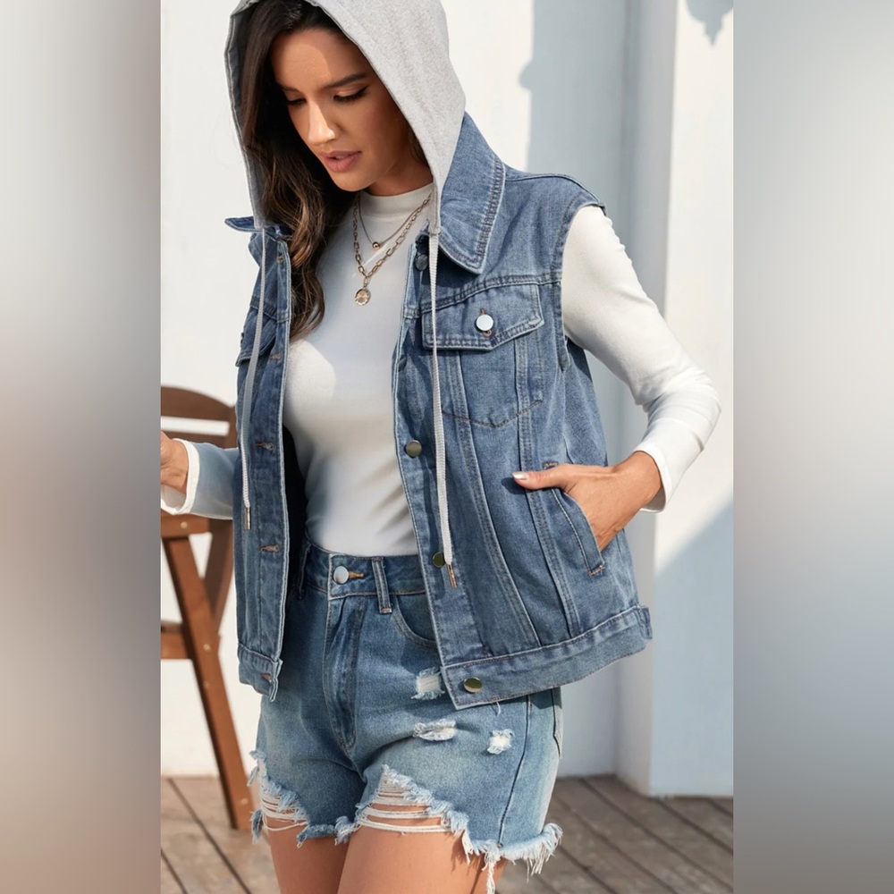 New Women’s Denim Vest Jacket  with Hoodie white Birch size small  🍁🍃🌻 BG 09
